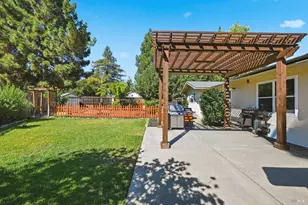 1000 Woodridge Dr, Vacaville, CA 95687 - Photo 25