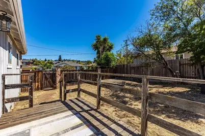 836 W 8th Street, Benicia, CA 94510 - Photo 27