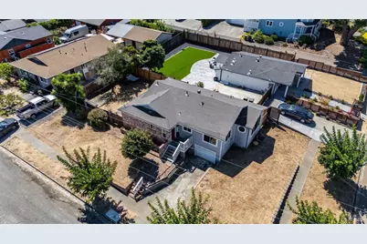 836 W 8th Street, Benicia, CA 94510 - Photo 31