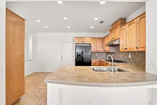 670 Sweet Bay Cir, Vacaville, CA 95687 - Photo 19