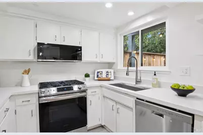 54 Grande Paseo, San Rafael, CA 94903 - Photo 11