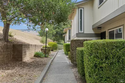 13 Oliva Drive #F, Novato, CA 94947 - Photo 3