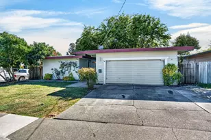 128 Burlington Dr, Petaluma, CA 94952 - Photo 1