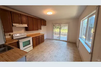1230 Jennings Avenue, Santa Rosa, CA 95401 - Photo 11