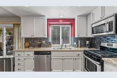 606 Sunnyvale Place, Vacaville, CA 95687 - Photo 15