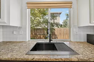 3034 W Clinton Ct, Visalia, CA 93291 - Photo 17