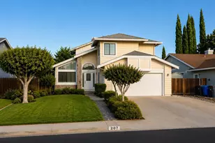 207 Loch Lomond Dr, Vacaville, CA 95687 - Photo 1