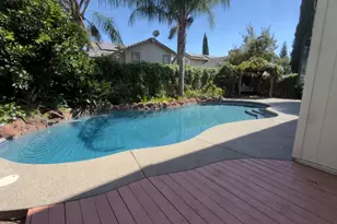 207 Loch Lomond Dr, Vacaville, CA 95687 - Photo 15