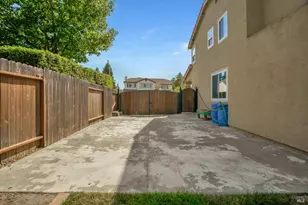 818 Summerbreeze Dr, Vacaville, CA 95687 - Photo 31