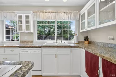 7569 Oak Leaf Drive, Santa Rosa, CA 95409 - Photo 11