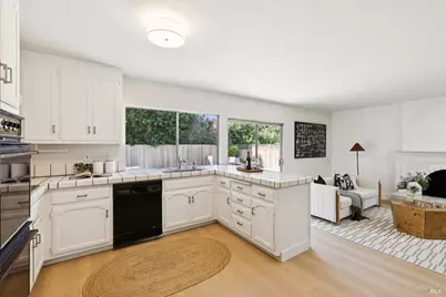 8 W Castlewood Drive, San Rafael, CA 94901 - Photo 23