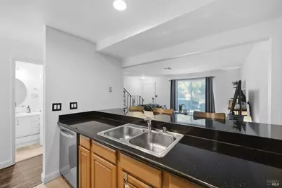 490 Edgewood Drive #5, Vacaville, CA 95688 - Photo 5