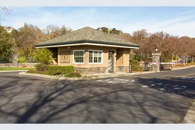 743 Bridle Ridge Court, Fairfield, CA 94534 - Photo 9