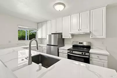 25 San Aleso Court, Novato, CA 94945 - Photo 11