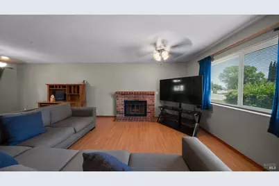 655 W Creekside Circle, Dixon, CA 95620 - Photo 7