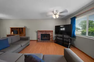655 W Creekside Cir, Dixon, CA 95620 - Photo 7