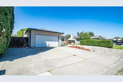 655 W Creekside Circle, Dixon, CA 95620 - Photo 3