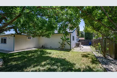 655 W Creekside Circle, Dixon, CA 95620 - Photo 33