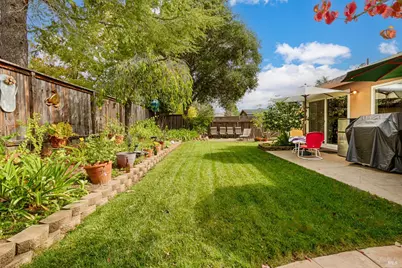 7125 Fairfield Drive, Santa Rosa, CA 95409 - Photo 29
