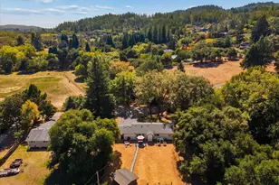 2460 W Dry Creek Rd, Healdsburg, CA 95448 - Photo 35