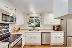 6492 Meadowridge Dr, Santa Rosa, CA 95409 - Photo 5