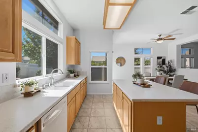 418 Marvin Gardens Drive, Vacaville, CA 95687 - Photo 33