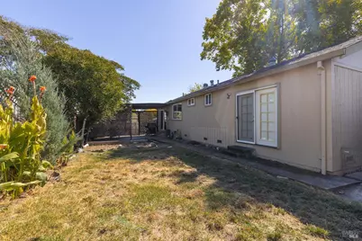 8886 Lancaster Drive, Rohnert Park, CA 94928 - Photo 27