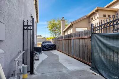 1093 Cloverbrook Circle, Vacaville, CA 95687 - Photo 31