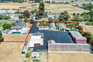 724 Liberty Rd, Petaluma, CA 94952 - Photo 3
