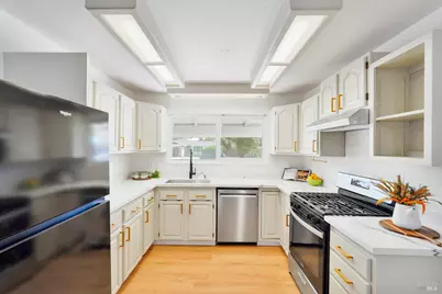 760 Normandy Court, Fairfield, CA 94533 - Photo 9