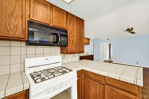 518 Crestview Dr, Vacaville, CA 95688 - Photo 17