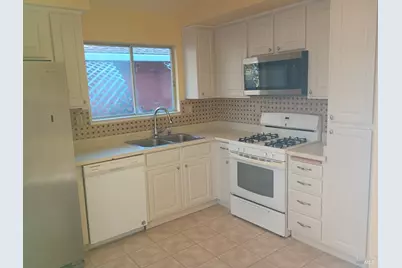 1035 Camellia Court, Suisun City, CA 94585 - Photo 23