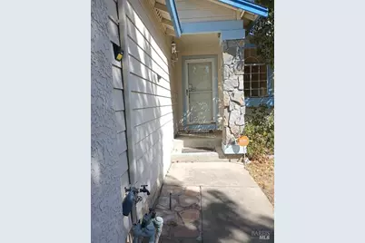 1035 Camellia Court, Suisun City, CA 94585 - Photo 5