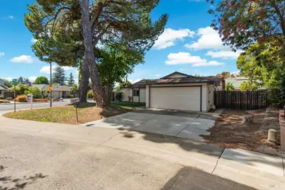 805 Avon Court, Dixon, CA 95620 - Photo 5