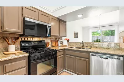 9514 Lazy Creek Drive, Windsor, CA 95492 - Photo 5