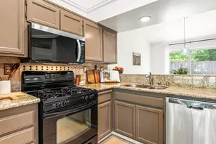 9514 Lazy Creek Dr, Windsor, CA 95492 - Photo 5