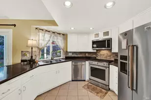 262 N Alamo Dr, Vacaville, CA 95688 - Photo 3