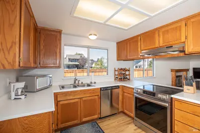 1621 Woodhue Avenue, Santa Rosa, CA 95403 - Photo 7