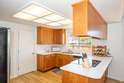 1621 Woodhue Avenue, Santa Rosa, CA 95403 - Photo 5