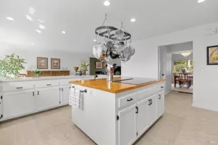 10 Santa Yorma Ct, Novato, CA 94945 - Photo 9