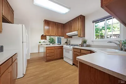 1609 Monroe Court, Petaluma, CA 94954 - Photo 7