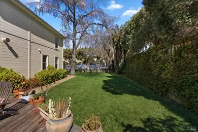 128 W F Street, Benicia, CA 94510 - Photo 27