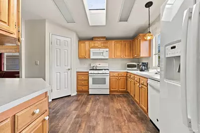153 Stratford Way, Santa Rosa, CA 95401 - Photo 5
