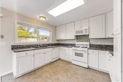 8528 Liman Way, Rohnert Park, CA 94928 - Photo 15