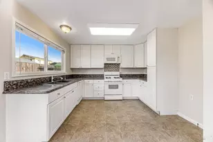 8528 Liman Way, Rohnert Park, CA 94928 - Photo 9