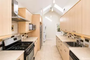 24 Bosworth St, San Francisco, CA 94112 - Photo 17