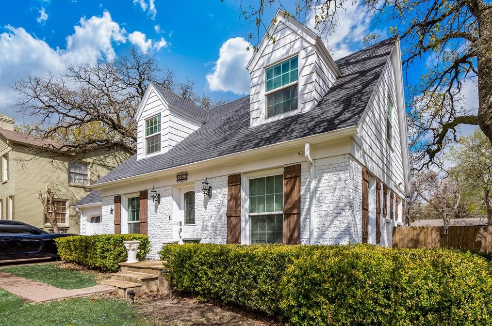 5263 Meadowbrook Dr, Fort Worth TX  76112-4823 exterior