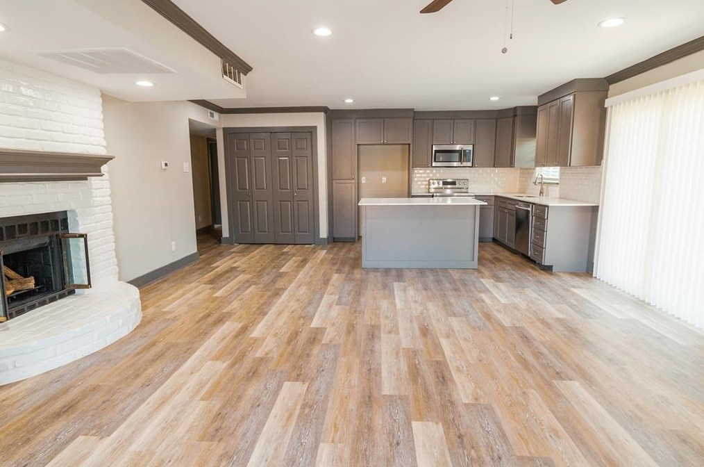 309 Holiday Dr, Grand Prairie TX  75052-5848 exterior
