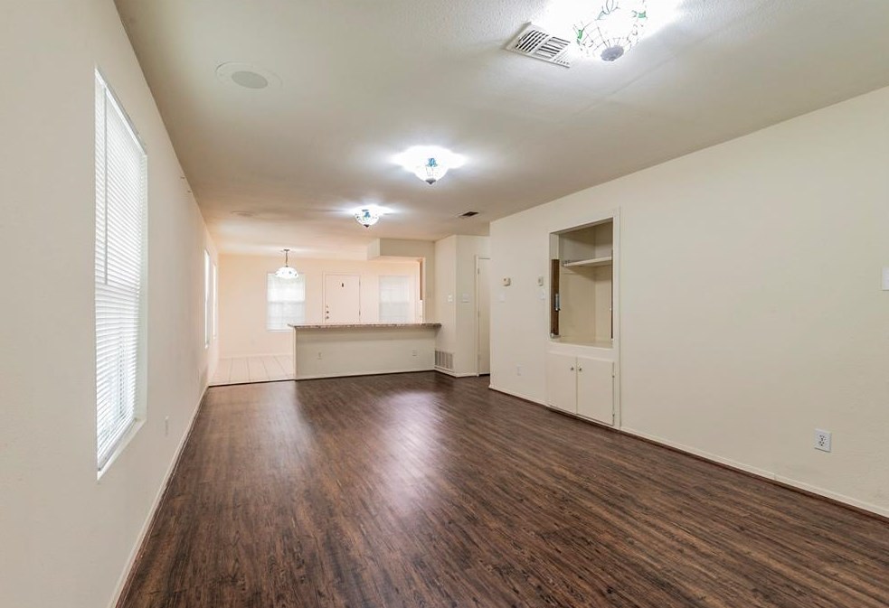 5729 Mona Ln, Dallas TX  75236-1721 exterior