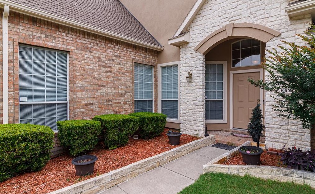 8516 Bayham Dr, Plano TX  75024-7303 exterior